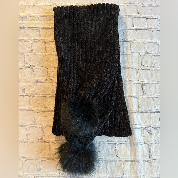 FAUX FUR POM POM BLACK CHENILLE STYLE TEXTURE OBLONG SCARF - Picture 6 of 6